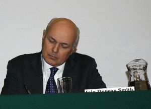 Ian Duncan Smith calculating a new income threshold for EU migrants